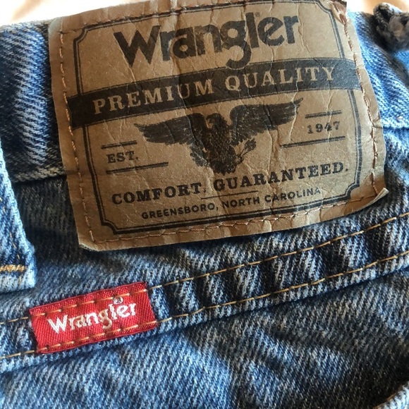Wrangler distressed cut off blue jeans - Picture 9 of 9